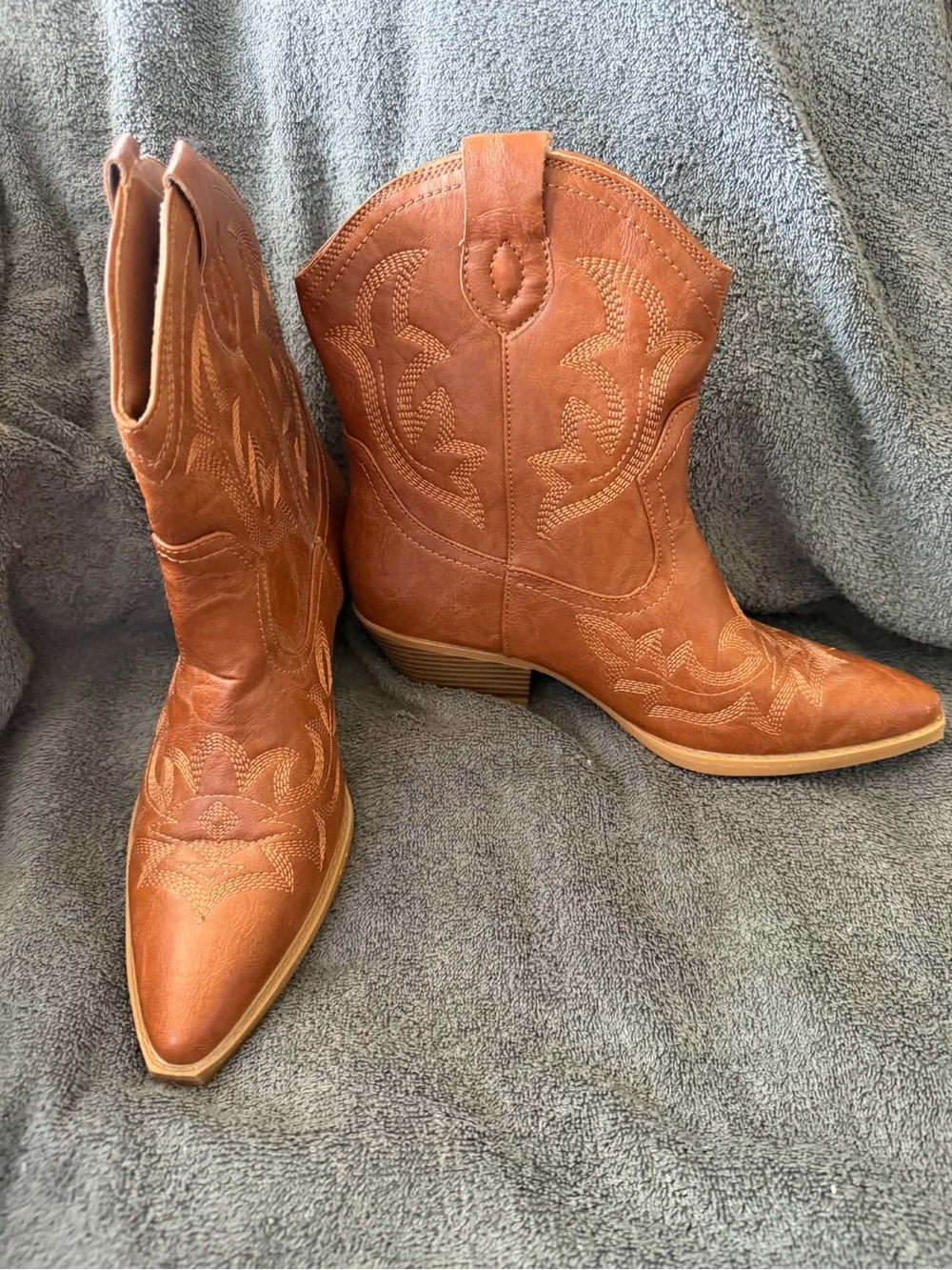 Women's Western Ankle Booties / cowboy boots in Chestnut Brown